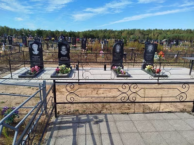 Родовой мемориальный комплекс на четыре захоронения с оградой