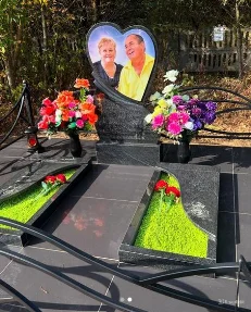 Мемориал из черного гранита